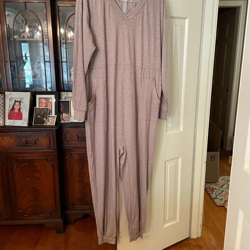 Women's V-Neck Jumpsuit in Taupe Heather